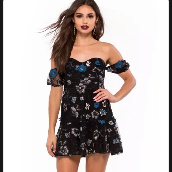 long sleeve fall maxi dress Dolce & Gabbana Two-Tone Floral Lace Mini Dress main image 0